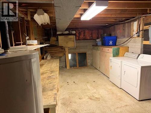 4696 Cascade Place, Powell River, BC - Indoor Photo Showing Laundry Room