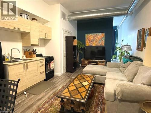 91 James Street N, Hamilton, ON - Indoor Photo Showing Living Room