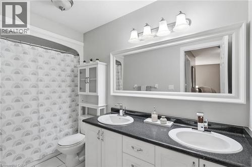 Main 2nd Floor Bathroom - 5 Manor Crescent, Grimsby, ON - Indoor Photo Showing Bathroom