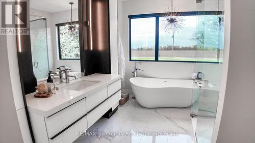 Master Ensuite - 8987 Powers Road, Central Elgin, ON - Indoor Photo Showing Bathroom