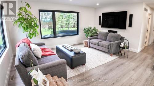 Second Level - 8987 Powers Road, Central Elgin, ON - Indoor Photo Showing Living Room