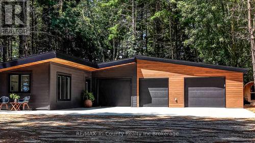 Guesthouse, Workshop and Sauna - 8987 Powers Road, Central Elgin, ON - Outdoor