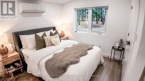 Guesthouse - 8987 Powers Road, Central Elgin, ON - Indoor Photo Showing Bedroom