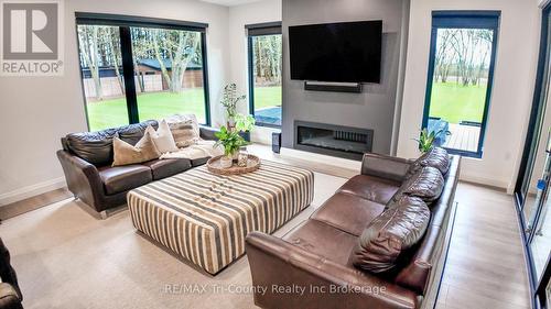 8987 Powers Road, Central Elgin, ON - Indoor Photo Showing Living Room With Fireplace