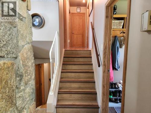 242 Dawson Drive, Faro, YT - Indoor Photo Showing Other Room