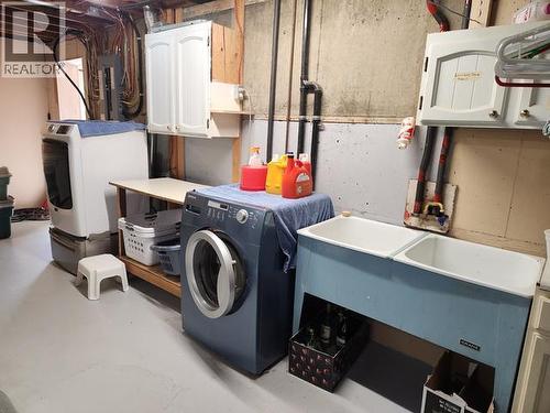 242 Dawson Drive, Faro, YT - Indoor Photo Showing Laundry Room