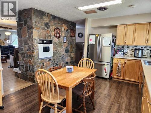 242 Dawson Drive, Faro, YT - Indoor Photo Showing Dining Room