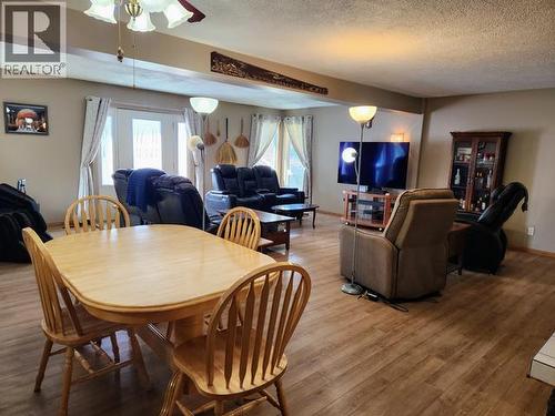 242 Dawson Drive, Faro, YT - Indoor Photo Showing Dining Room