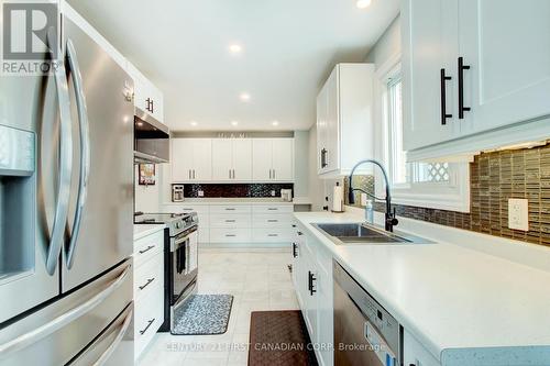 79 Newbridge Crescent, Brampton (Westgate), ON - Indoor Photo Showing Kitchen With Upgraded Kitchen