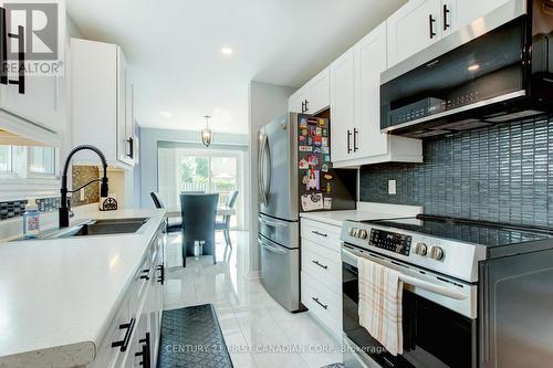 79 Newbridge Crescent, Brampton (Westgate), ON - Indoor Photo Showing Kitchen With Upgraded Kitchen