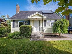 4 Summit Heights Road  Dartmouth, NS B2Y 3X4