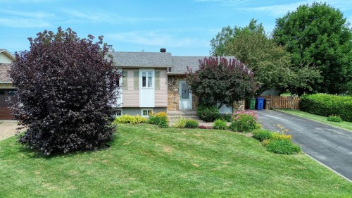 10 Rue Beauchamp  Mercier, QC J6R 2K3