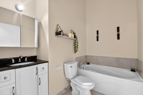 Salle de bains - 103 Rue Duvernay, Saint-Jérôme, QC - Indoor Photo Showing Bathroom