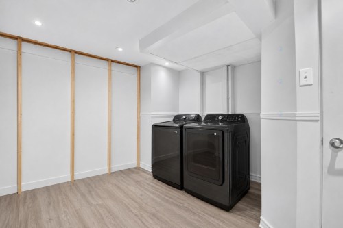 Salle de lavage - 103 Rue Duvernay, Saint-Jérôme, QC - Indoor Photo Showing Laundry Room