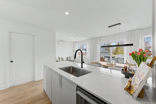 Cuisine - 145 Rue Bachand, Noyan, QC - Indoor Photo Showing Kitchen With Upgraded Kitchen