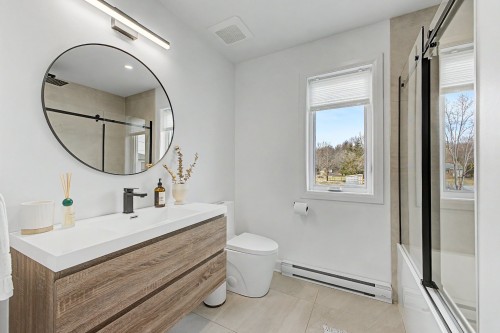 Salle de bains - 145 Rue Bachand, Noyan, QC - Indoor Photo Showing Bathroom
