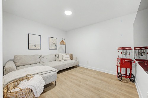Salle familiale - 145 Rue Bachand, Noyan, QC - Indoor Photo Showing Living Room