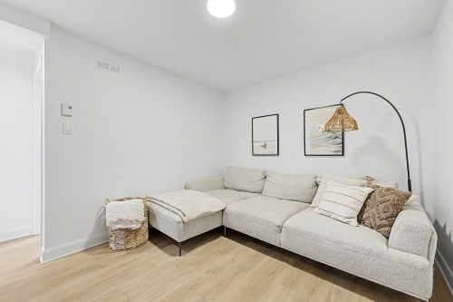 Salle familiale - 145 Rue Bachand, Noyan, QC - Indoor Photo Showing Living Room