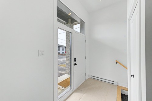 Hall d'entrée/Vestibule - 145 Rue Bachand, Noyan, QC - Indoor Photo Showing Other Room