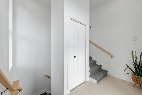 Hall d'entrée/Vestibule - 145 Rue Bachand, Noyan, QC - Indoor Photo Showing Other Room