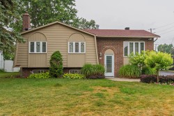 320 Rue Léandre-Beausoleil  Terrebonne (Terrebonne), QC J6W 3W2