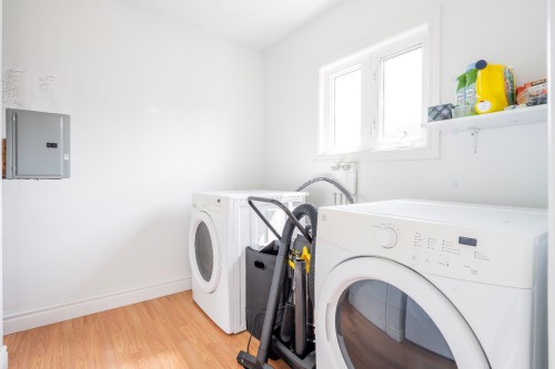Salle de lavage - 74 Ch. Abdon, Les Îles-De-La-Madeleine, QC - Indoor Photo Showing Laundry Room