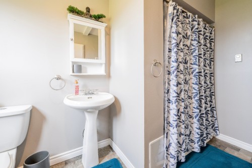 Salle de bains - 74 Ch. Abdon, Les Îles-De-La-Madeleine, QC - Indoor Photo Showing Bathroom