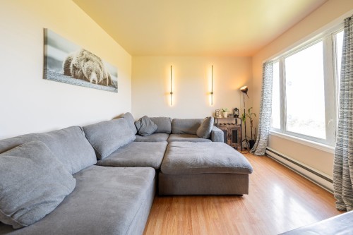 Salon - 74 Ch. Abdon, Les Îles-De-La-Madeleine, QC - Indoor Photo Showing Living Room