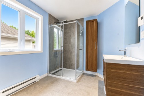 Salle de bains attenante à la CCP - 373Z Rue Upper Edison, Saint-Lambert, QC - Indoor Photo Showing Bathroom