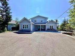 1635 Queen Elizabeth DR  Bathurst, NB E2A 2V7