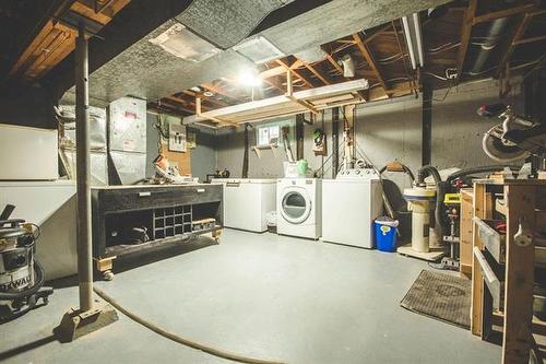 446 Yale Ave, Winnipeg, MB - Indoor Photo Showing Laundry Room