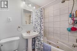 Main floor 4 pieces bathroom. - 