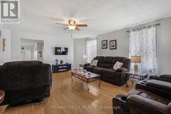 Spacious living room. - 