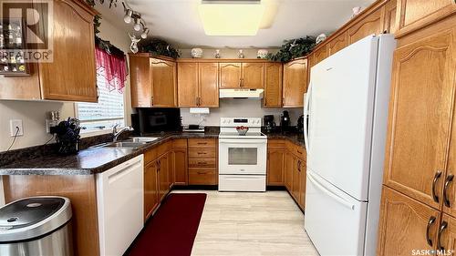 114 619 Heritage Lane, Saskatoon, SK - Indoor Photo Showing Kitchen With Double Sink