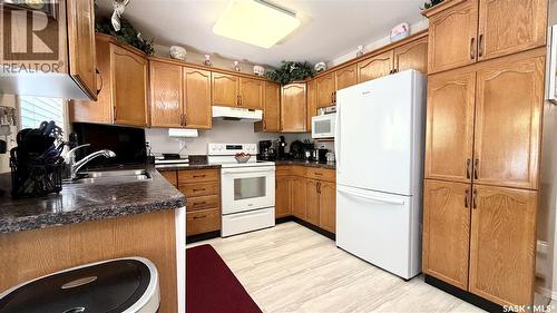 114 619 Heritage Lane, Saskatoon, SK - Indoor Photo Showing Kitchen With Double Sink