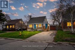 31 ALLISTER AVENUE Toronto, ON M1M 3L1
