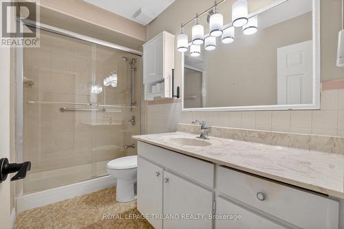 7 Thompson Avenue, St. Thomas, ON - Indoor Photo Showing Bathroom
