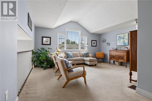 3 Silverberry, Lively, ON - Indoor Photo Showing Living Room