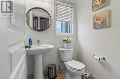 3 Silverberry, Lively, ON - Indoor Photo Showing Bathroom