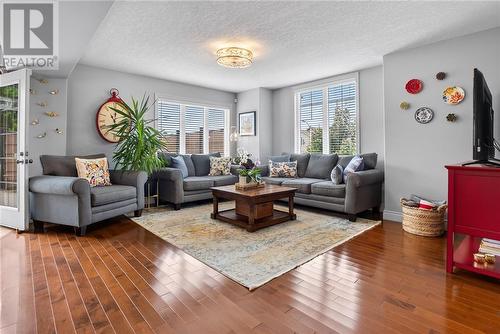 3 Silverberry, Lively, ON - Indoor Photo Showing Living Room