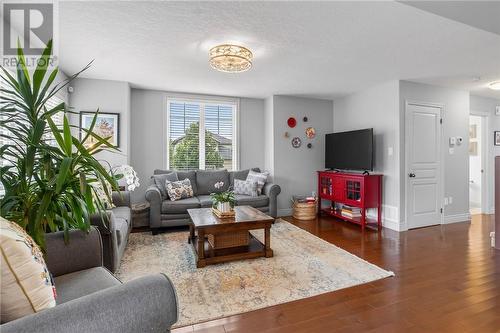 3 Silverberry, Lively, ON - Indoor Photo Showing Living Room
