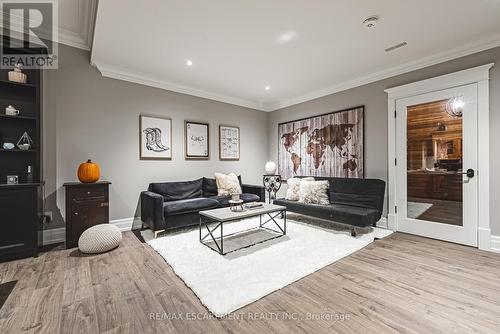 597 Old York Road, Burlington, ON - Indoor Photo Showing Living Room
