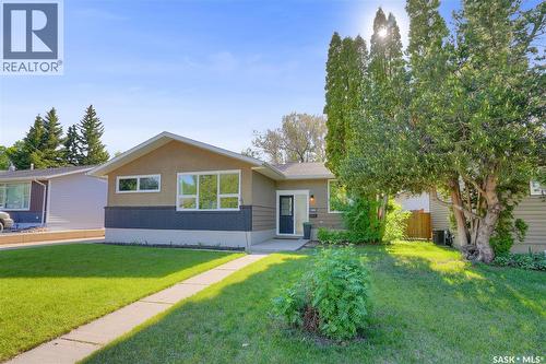 1385 Queen Crescent, Moose Jaw, SK - Outdoor