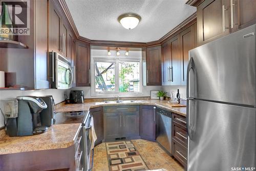 1385 Queen Crescent, Moose Jaw, SK - Indoor Photo Showing Kitchen With Stainless Steel Kitchen With Double Sink