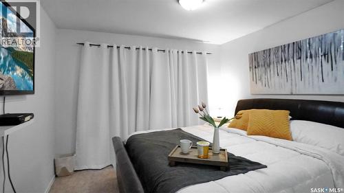 1385 Queen Crescent, Moose Jaw, SK - Indoor Photo Showing Bedroom