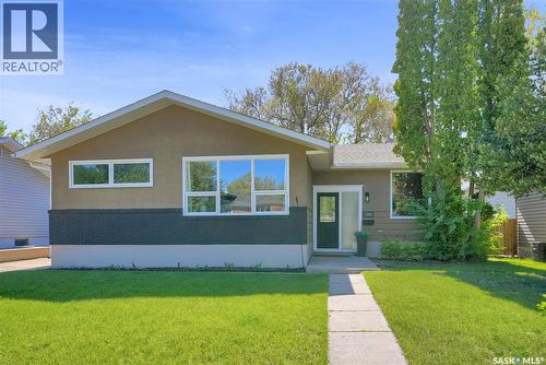 1385 Queen Crescent, Moose Jaw, SK - Outdoor