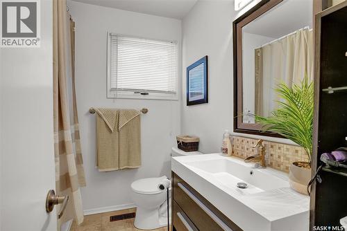 1385 Queen Crescent, Moose Jaw, SK - Indoor Photo Showing Bathroom