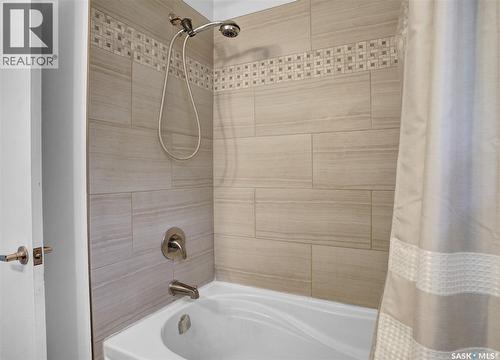 1385 Queen Crescent, Moose Jaw, SK - Indoor Photo Showing Bathroom