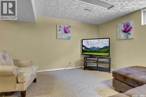 1385 Queen Crescent, Moose Jaw, SK - Indoor Photo Showing Bedroom