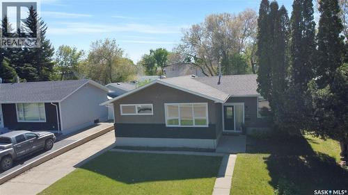 1385 Queen Crescent, Moose Jaw, SK - Outdoor